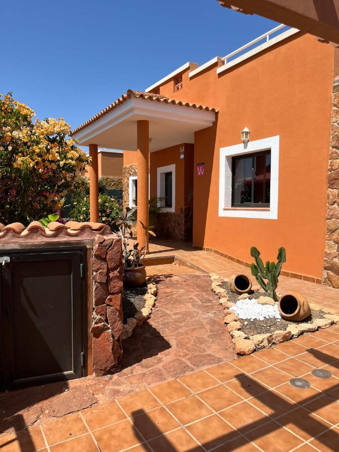 Casa Piedra, Luxury Family Front Line Golf, Hot Tub,pool Table, 8 Pers, Villa Caleta de Fuste